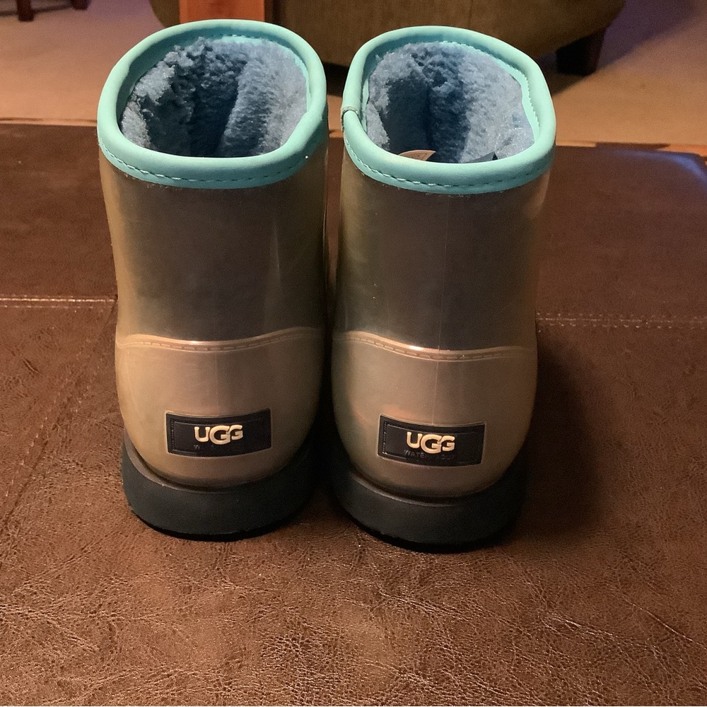 Waterproof UGG boots - Picture 6 of 7